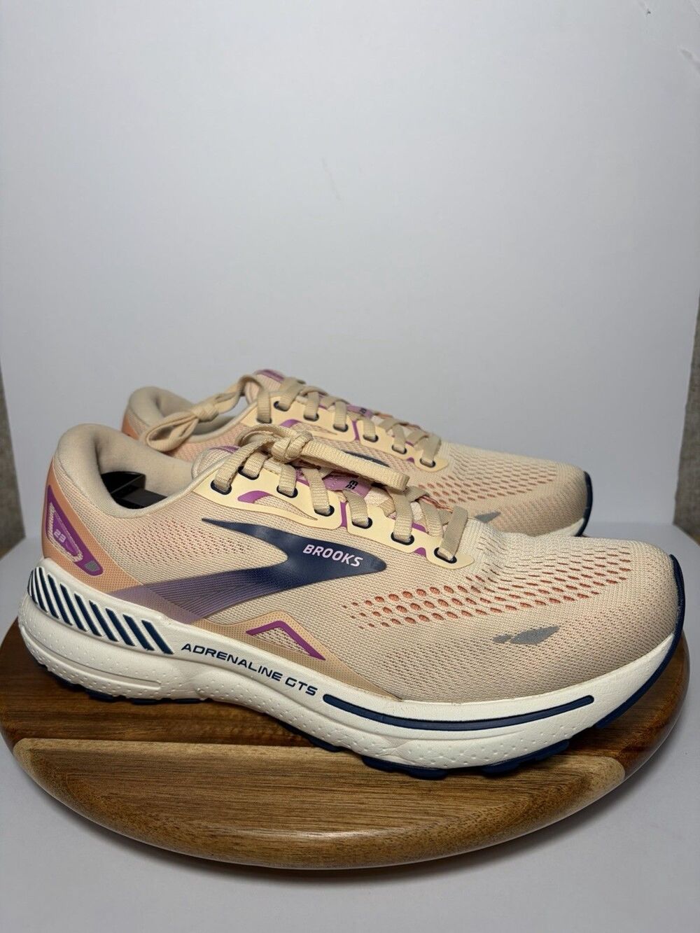 Brooks Adrenaline GTS 23 Running Shoes W Size 9 Apricot Orange 1203811B795